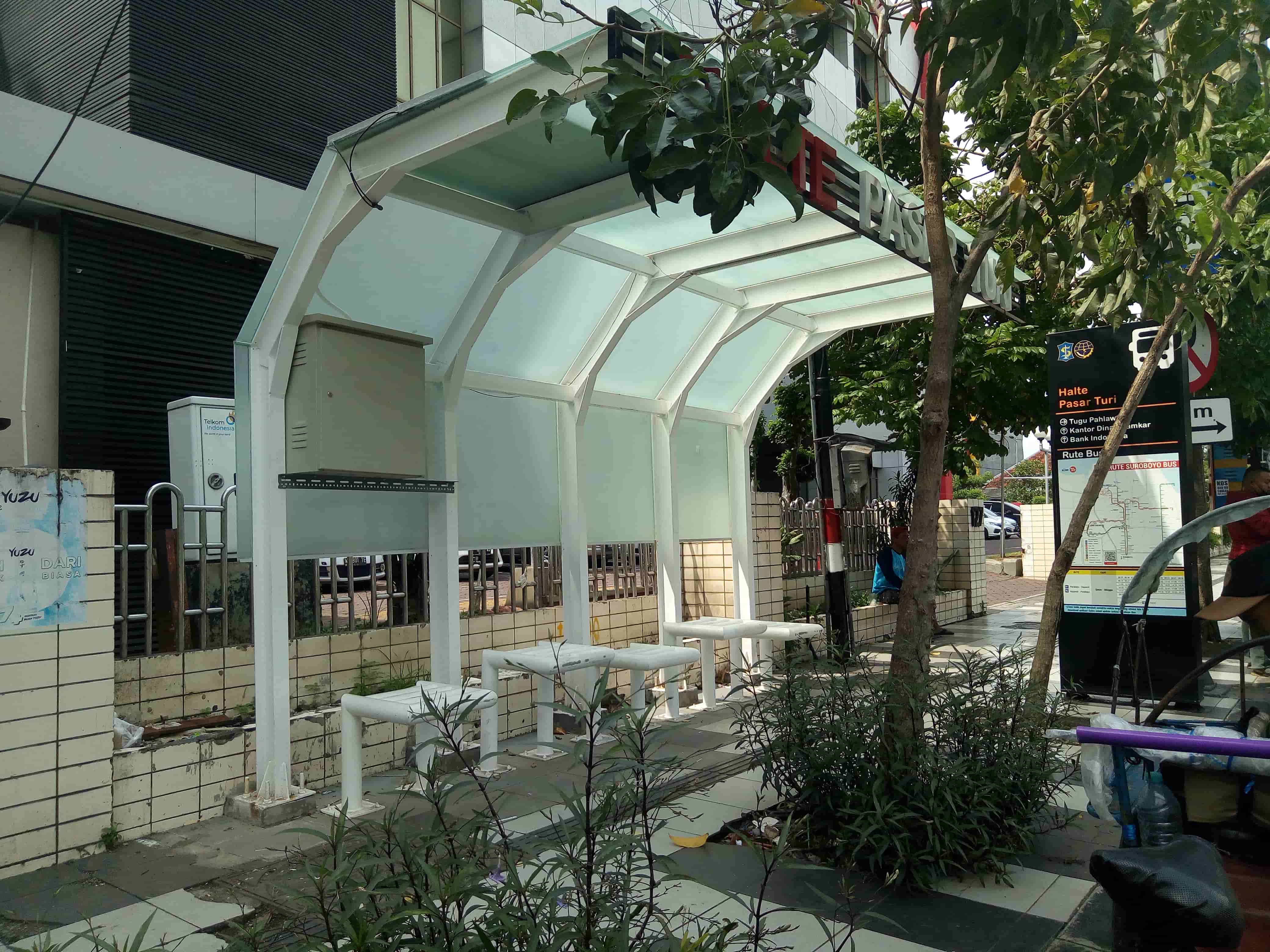 Halte Pasar Turi Kencana